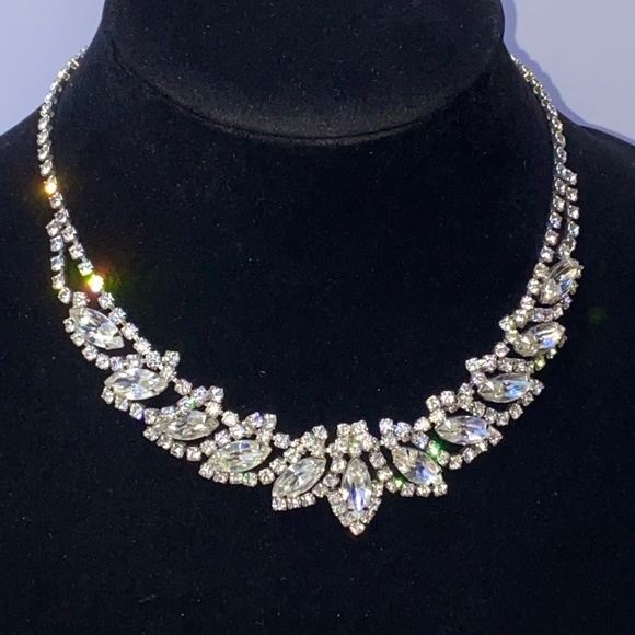 Exquisite Rhinestone Necklace - Picture 2 of 6